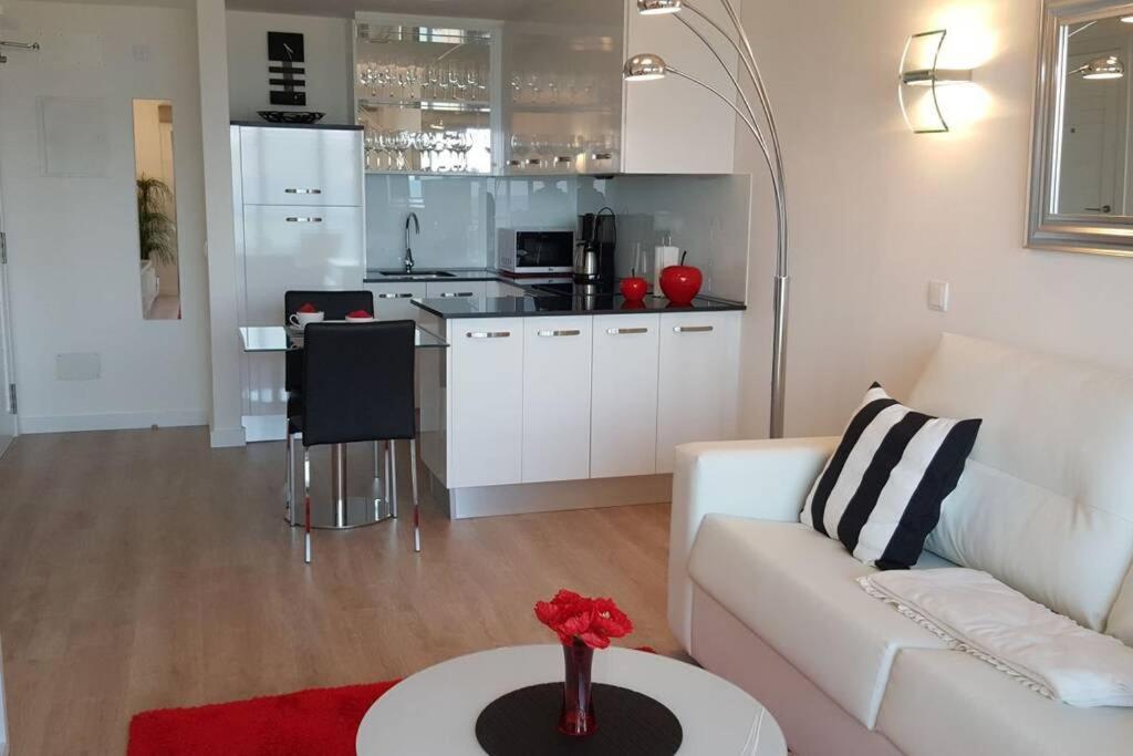Modern Apartment With Stunning Sea View カラ・ミラー エクステリア 写真